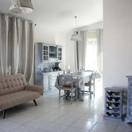 Bouganville * San Leone
